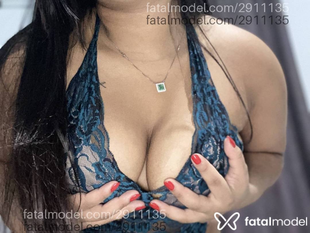 Acompanhante mulher morena (o) de olhos pretos - Julia