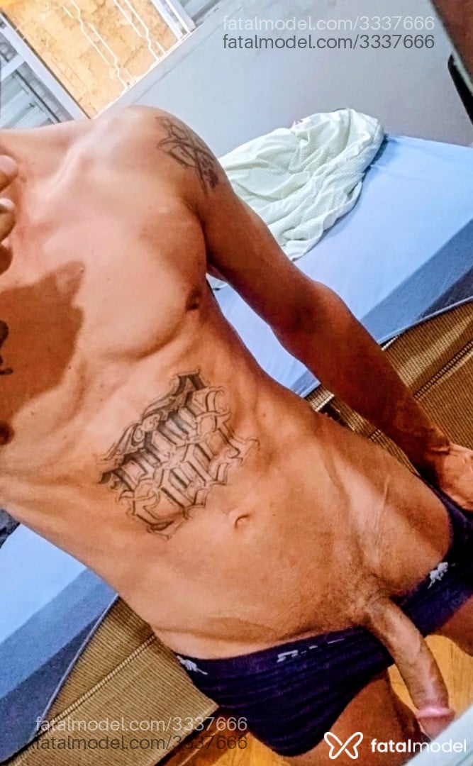 Acompanhante homem com cabelo castanho de olhos mel - Luizz Acompanhante homem com cabelo castanho de olhos mel - Luizz
