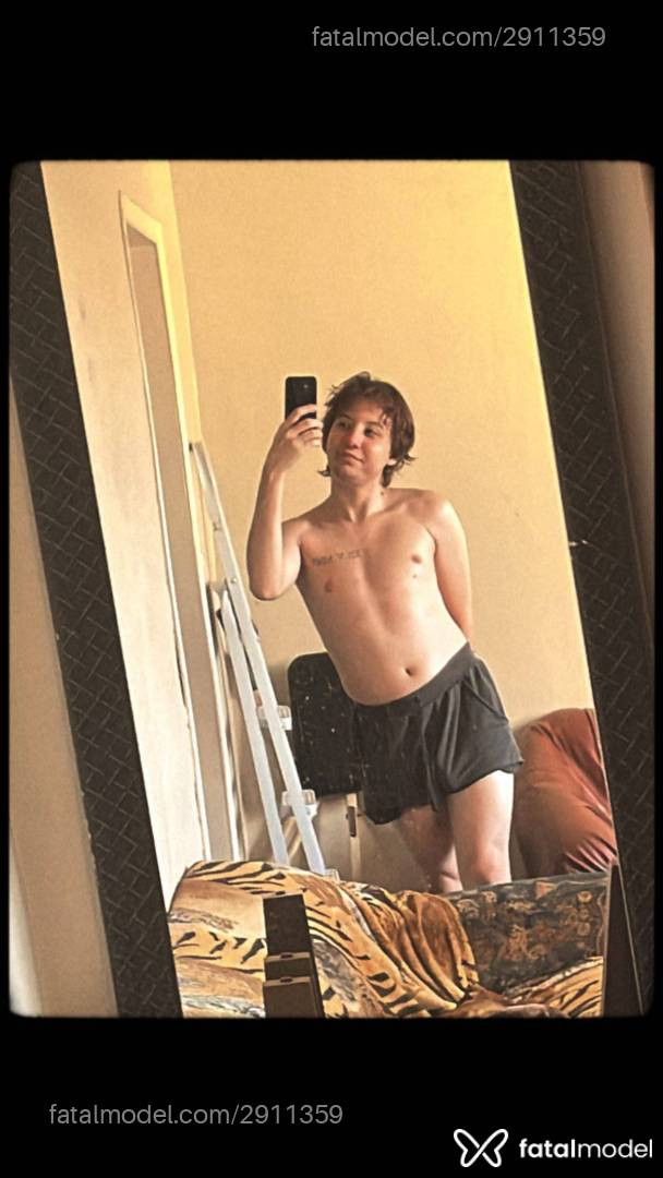 Acompanhante homem com cabelo castanho de olhos castanhos em Virtual - Lucas