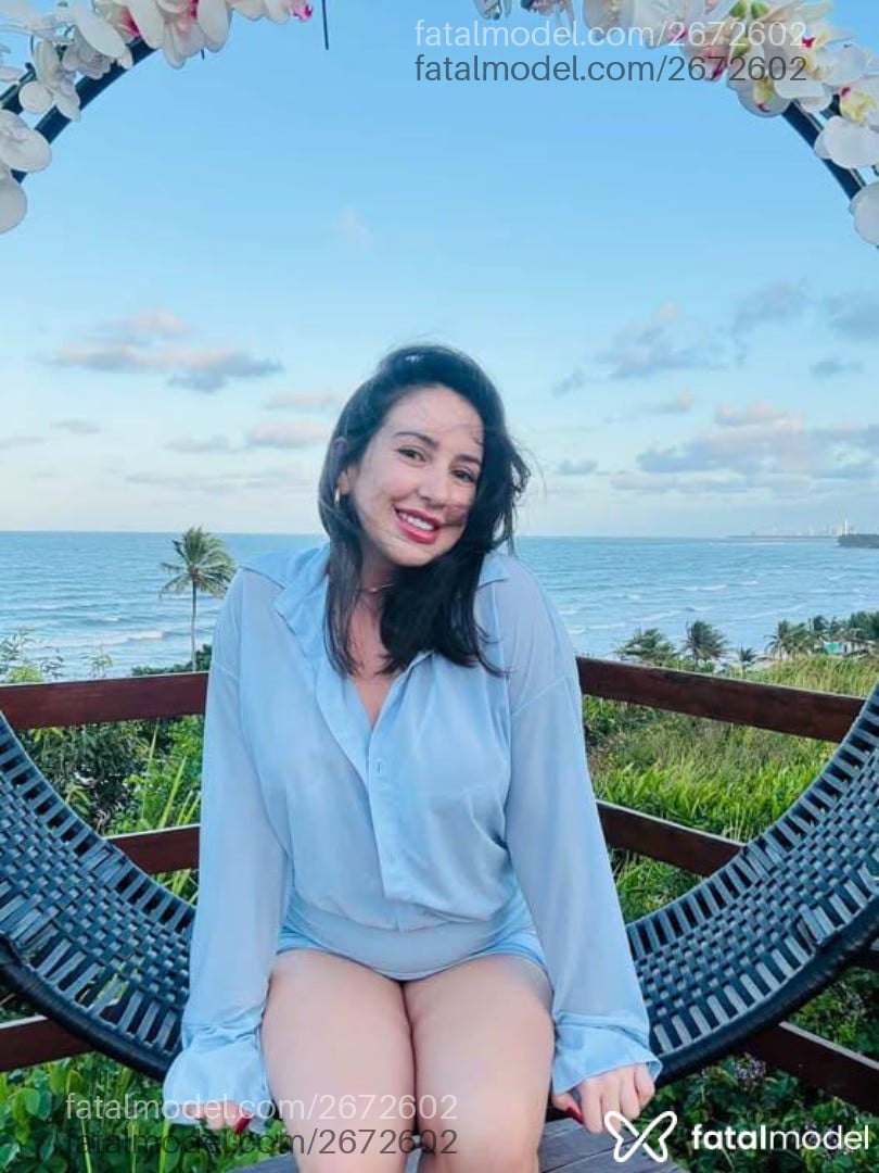Acompanhante mulher com cabelo castanho de olhos mel em Virtual - Heloísa