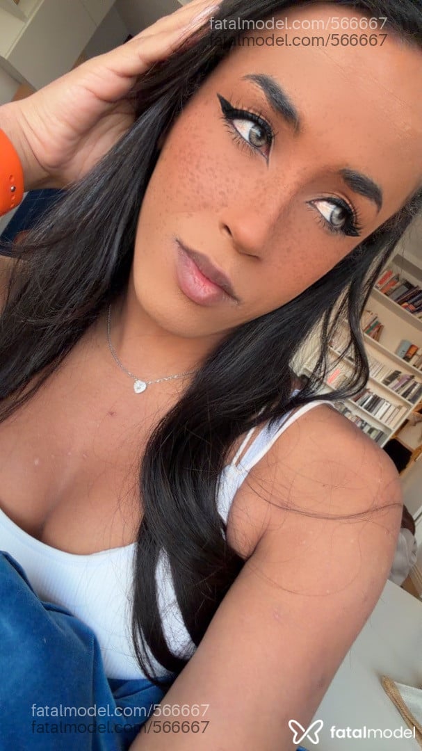 Acompanhante mulher trans com cabelo castanho de olhos castanhos em Caraguatatuba Acompanhante mulher trans com cabelo castanho de olhos castanhos em Caraguatatuba - Gabryelly Vyctorya