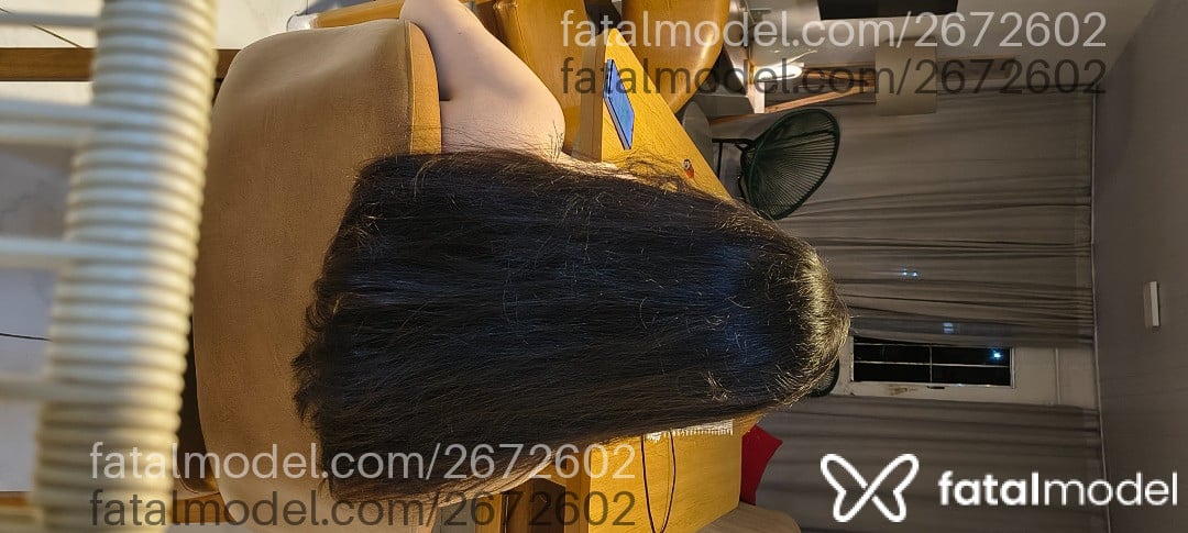 Acompanhante mulher com cabelo castanho de olhos mel em Virtual - Heloísa