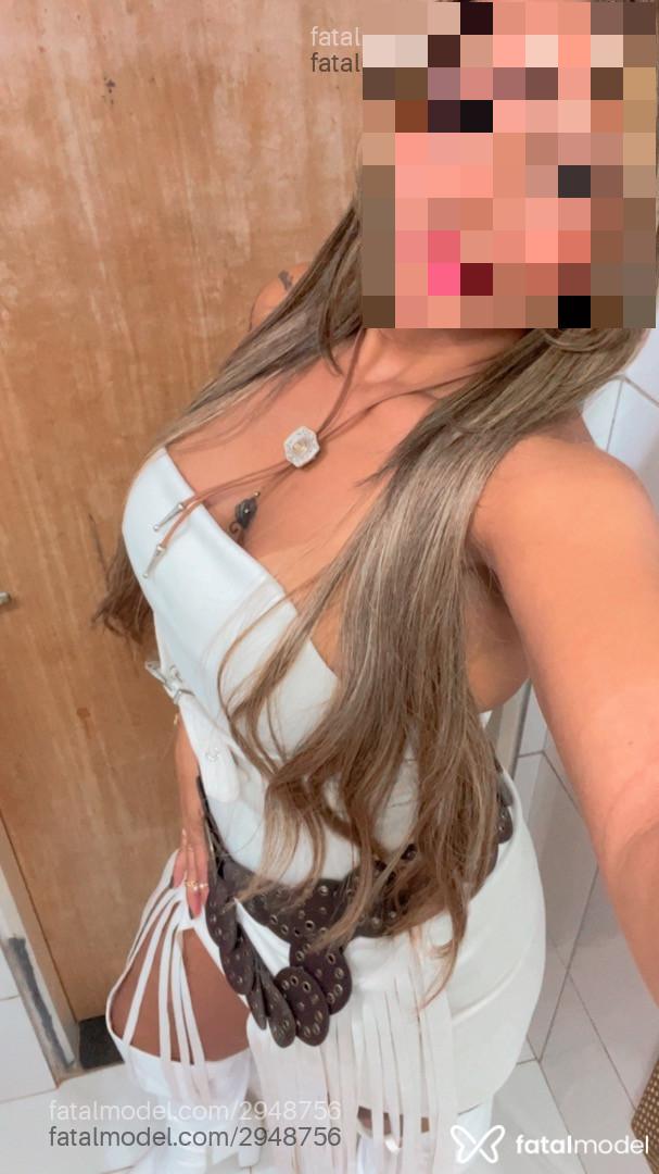 Acompanhante mulher loira (o) de olhos castanhos em Coromandel - Fernandes Thalita