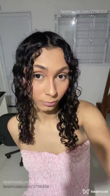 Acompanhante mulher trans com cabelo castanho de olhos pretos em São Paulo Acompanhante mulher trans com cabelo castanho de olhos pretos em São Paulo - Layla