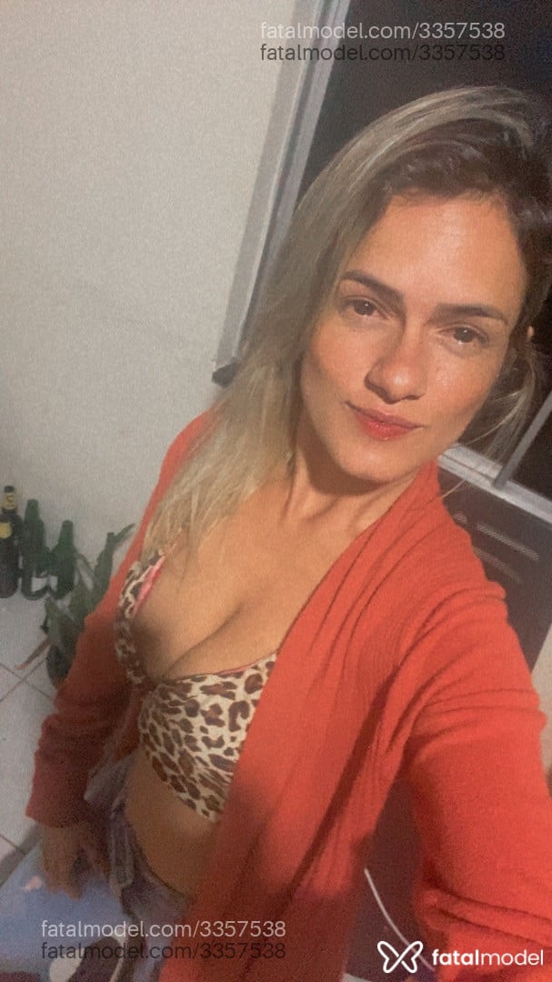 Acompanhante mulher loira (o) de olhos castanhos em Virtual - Fernanda
