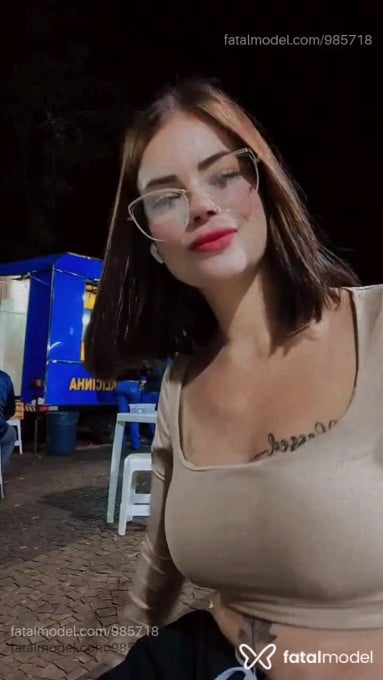 Acompanhante mulher com cabelo castanho de olhos mel em Itaí Acompanhante mulher com cabelo castanho de olhos mel em Itaí - Miia Ferraz