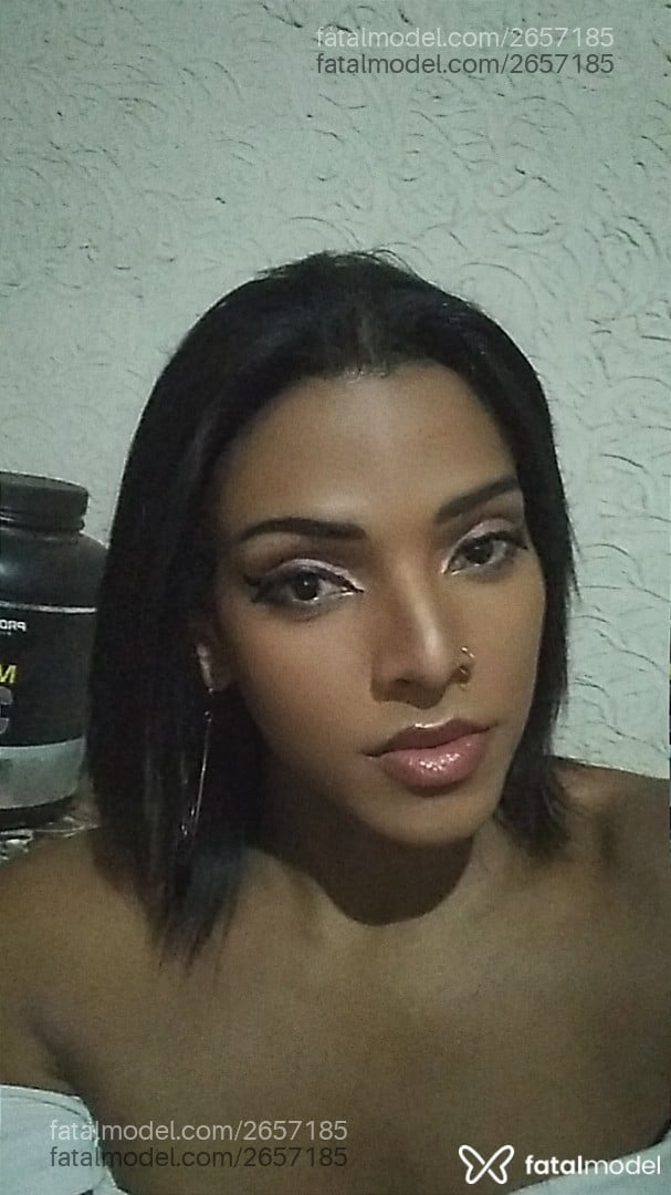 Acompanhante mulher trans com cabelo castanho de olhos castanhos em Jaguariúna Acompanhante mulher trans com cabelo castanho de olhos castanhos em Jaguariúna - Jheni