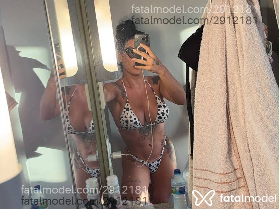 Acompanhante mulher trans morena (o) de olhos pretos - Isabella Milanez