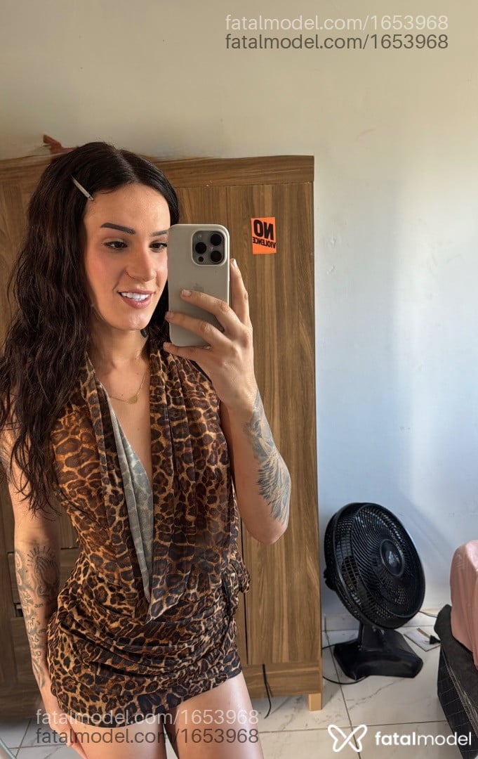 Acompanhante mulher trans com cabelo castanho de olhos castanhos em Cabo Frio - Rebecca