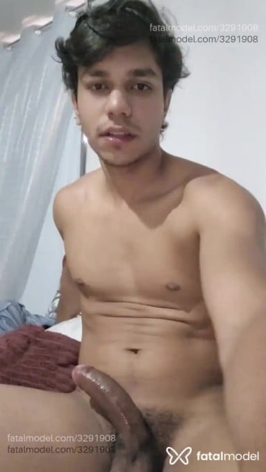 Acompanhante homem morena (o) de olhos castanhos - Pedro