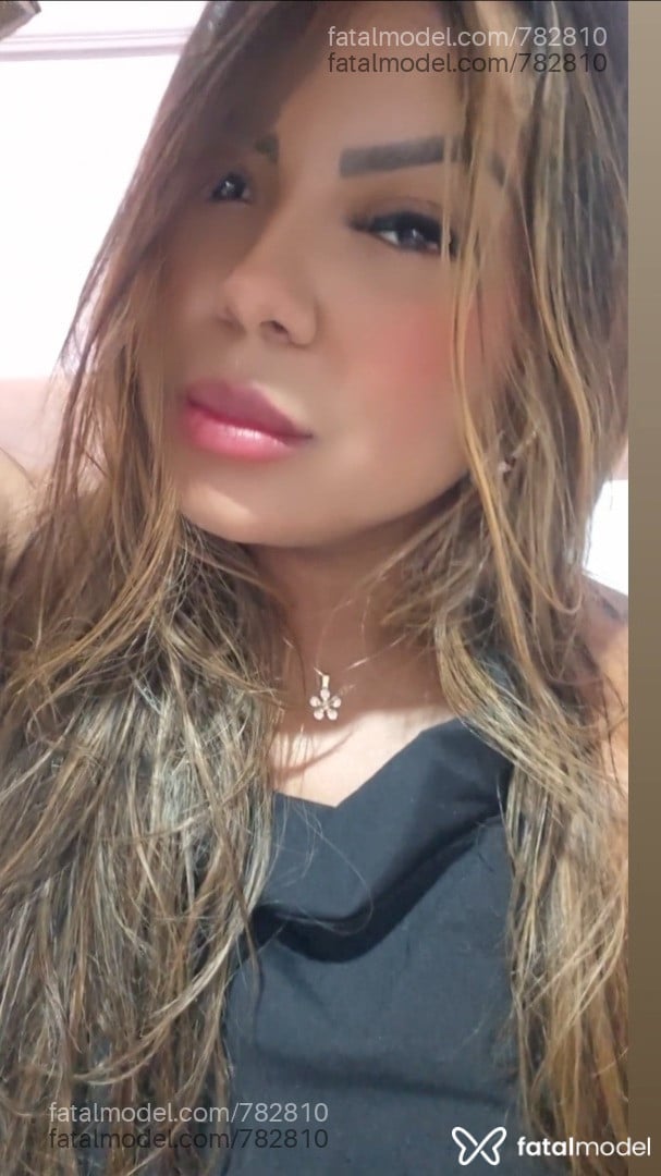 Acompanhante mulher com cabelo castanho de olhos castanhos - Penelope Liz Acompanhante mulher com cabelo castanho de olhos castanhos - Penelope Liz