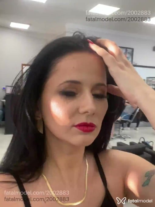 Acompanhante mulher morena (o) de olhos castanhos em Virtual Acompanhante mulher morena (o) de olhos castanhos em Virtual - Lillyt