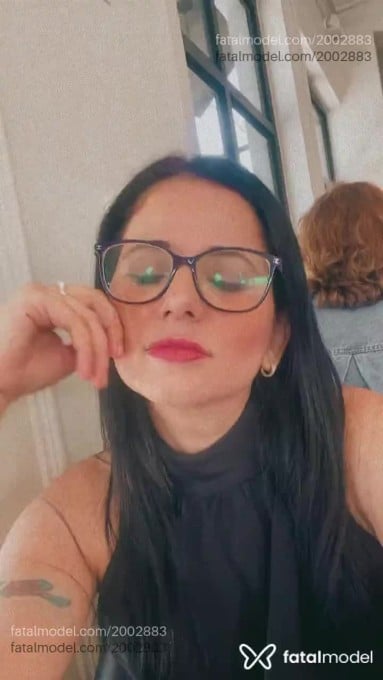 Acompanhante mulher morena (o) de olhos castanhos em Virtual Acompanhante mulher morena (o) de olhos castanhos em Virtual - Lillyt
