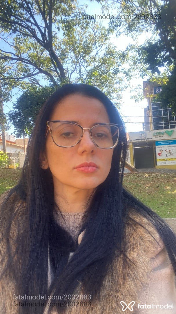 Acompanhante mulher morena (o) de olhos castanhos em Virtual Acompanhante mulher morena (o) de olhos castanhos em Virtual - Lillyt