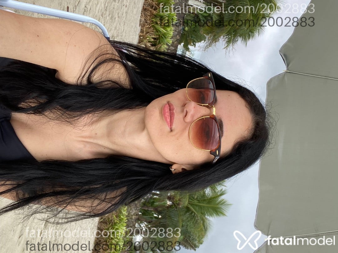 Acompanhante mulher morena (o) de olhos castanhos em Virtual Acompanhante mulher morena (o) de olhos castanhos em Virtual - Lillyt