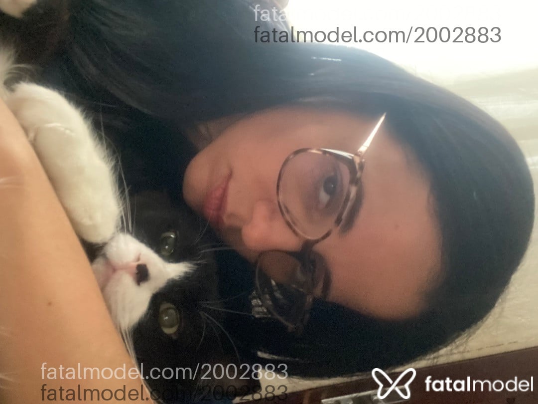 Acompanhante mulher morena (o) de olhos castanhos em Virtual Acompanhante mulher morena (o) de olhos castanhos em Virtual - Lillyt