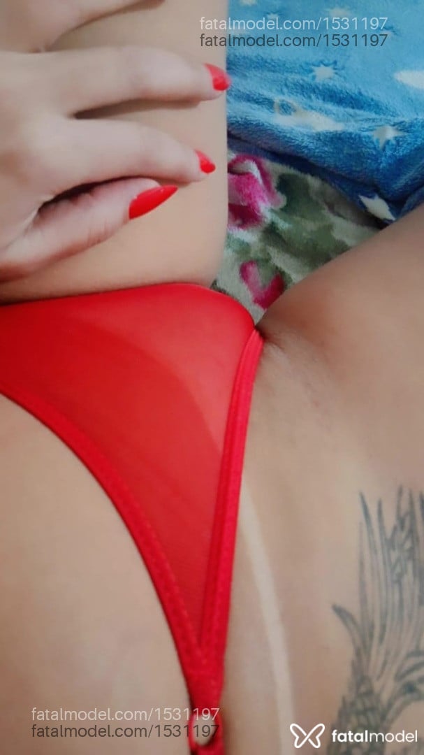 Acompanhante mulher com cabelo castanho de olhos castanhos em Macaé - Agatha Morais