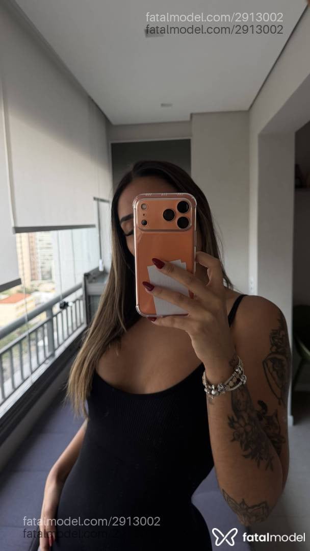 Acompanhante mulher loira (o) de olhos castanhos em São Paulo - Júlia