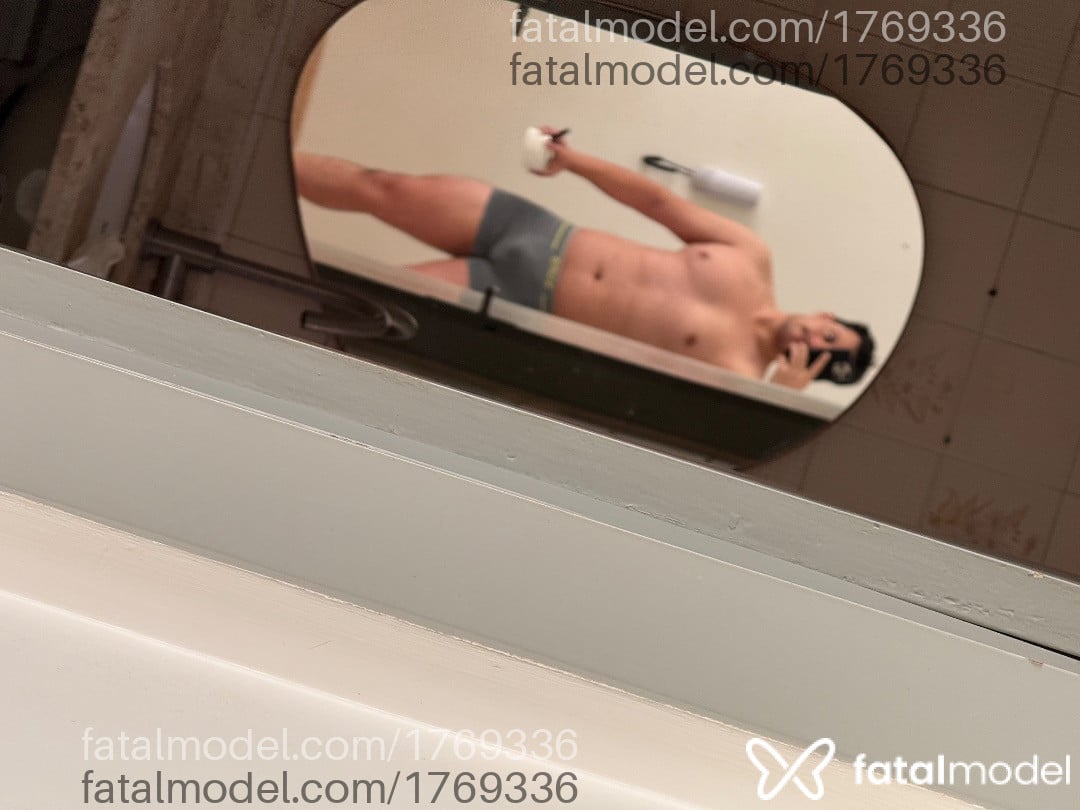Acompanhante homem morena (o) de olhos castanhos em Santa Cruz do Sul - Zaark