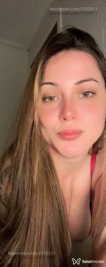 Acompanhante mulher com cabelo castanho de olhos verdes em Virtual - Eluna