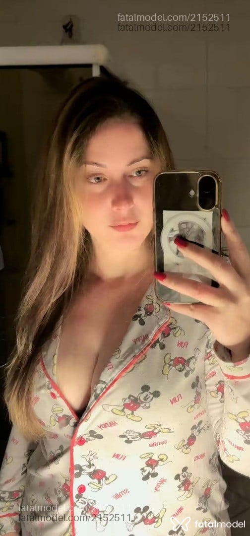 Acompanhante mulher com cabelo castanho de olhos verdes em Virtual - Eluna