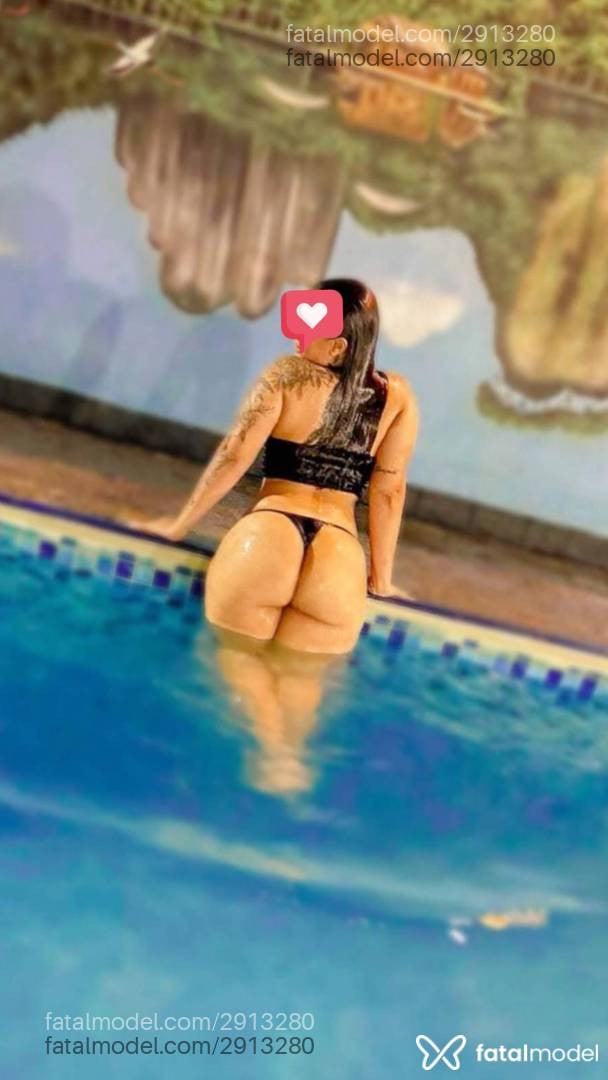 Acompanhante mulher com cabelo castanho de olhos mel - Mel Muniz