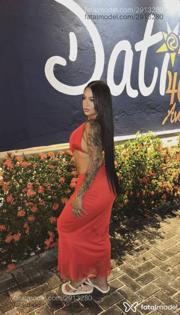 Acompanhante mulher com cabelo castanho de olhos mel - Júlia Campos