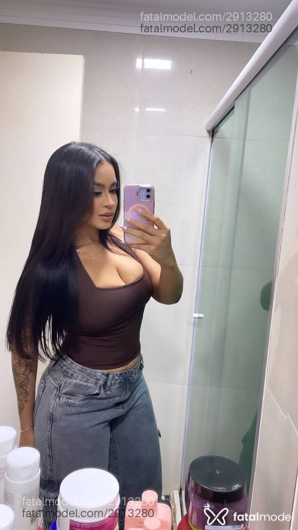 Acompanhante mulher com cabelo castanho de olhos mel - Mel Muniz