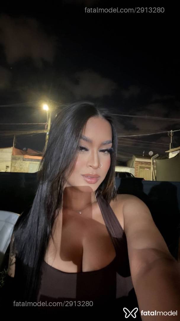 Acompanhante mulher com cabelo castanho de olhos mel - Júlia Campos