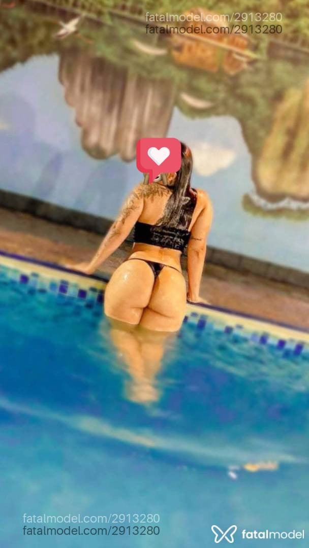 Acompanhante mulher com cabelo castanho de olhos mel - Mel Muniz