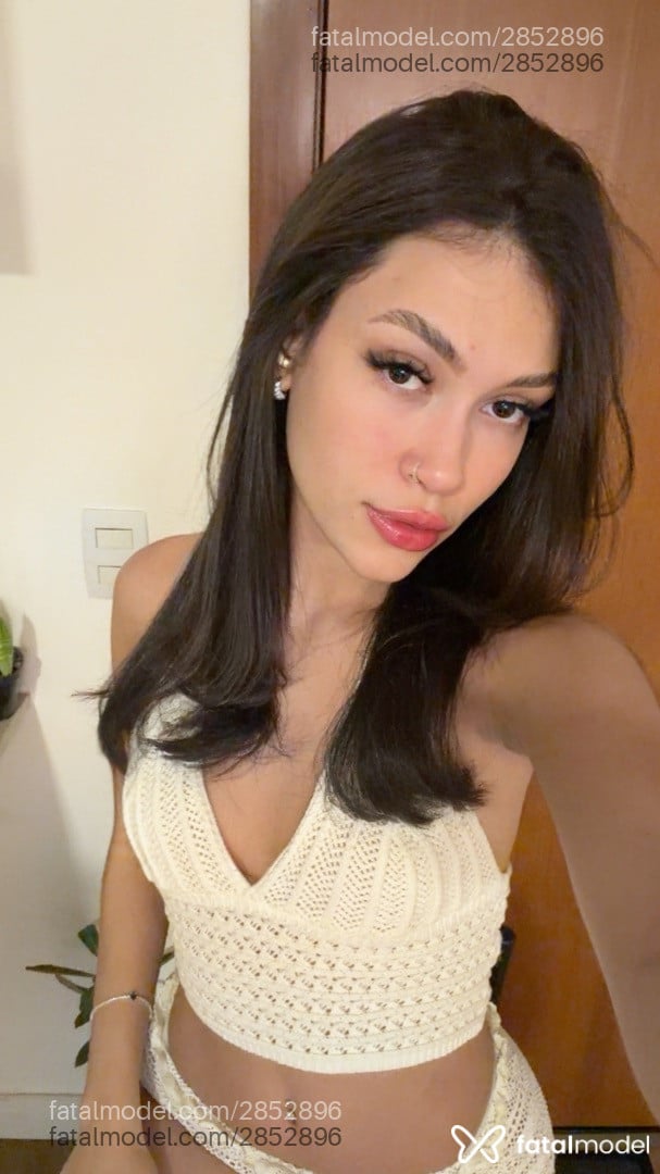 Acompanhante mulher com cabelo castanho de olhos mel em Brasília - Sofia