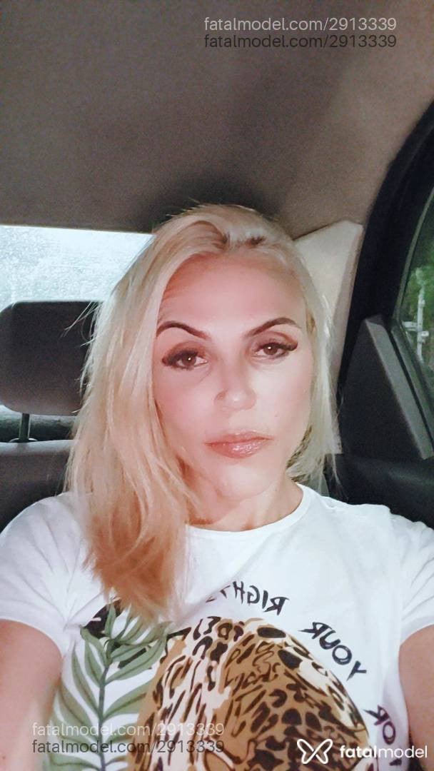 Acompanhante mulher loira (o) de olhos verdes - Larissa