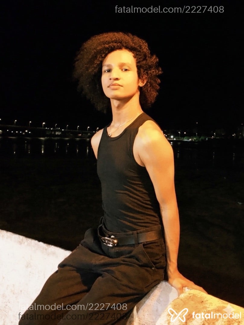 Acompanhante homem com cabelo castanho de olhos castanhos em São Paulo - Henrique Costa