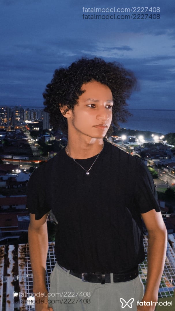 Acompanhante homem com cabelo castanho de olhos castanhos em São Paulo - Henrique Costa