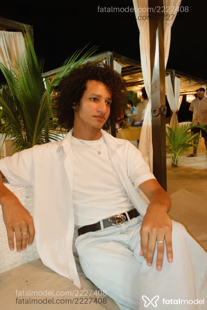 Acompanhante homem com cabelo castanho de olhos castanhos em São Paulo - Henrique Costa