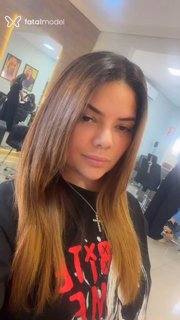 Acompanhante mulher com cabelo castanho de olhos castanhos - Paula Acompanhante mulher com cabelo castanho de olhos castanhos - Paula