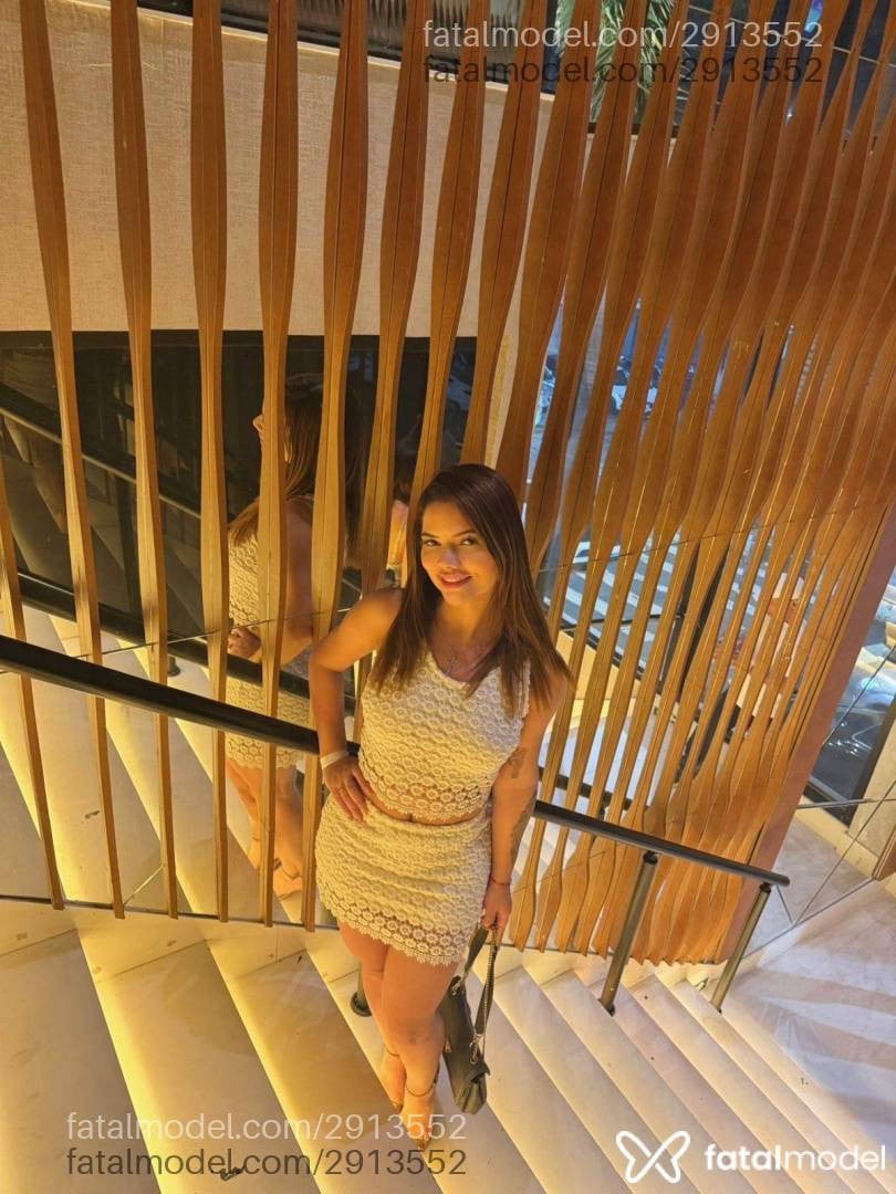 Acompanhante mulher com cabelo castanho de olhos castanhos em Campinas Acompanhante mulher com cabelo castanho de olhos castanhos em Campinas - Paula