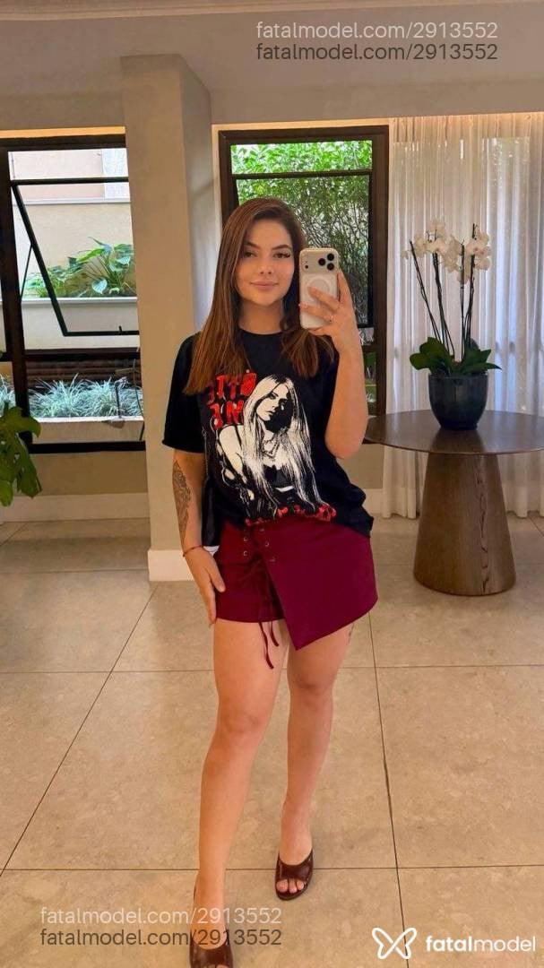 Acompanhante mulher com cabelo castanho de olhos castanhos em Campinas Acompanhante mulher com cabelo castanho de olhos castanhos em Campinas - Paula