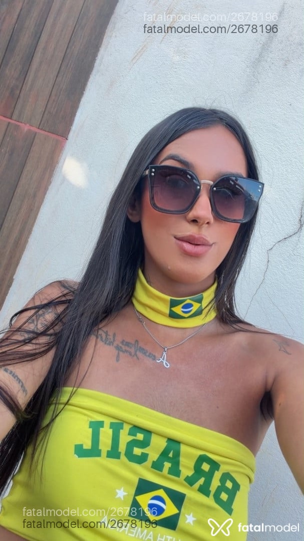 Acompanhante mulher trans morena (o) de olhos castanhos em Araxá - Petra