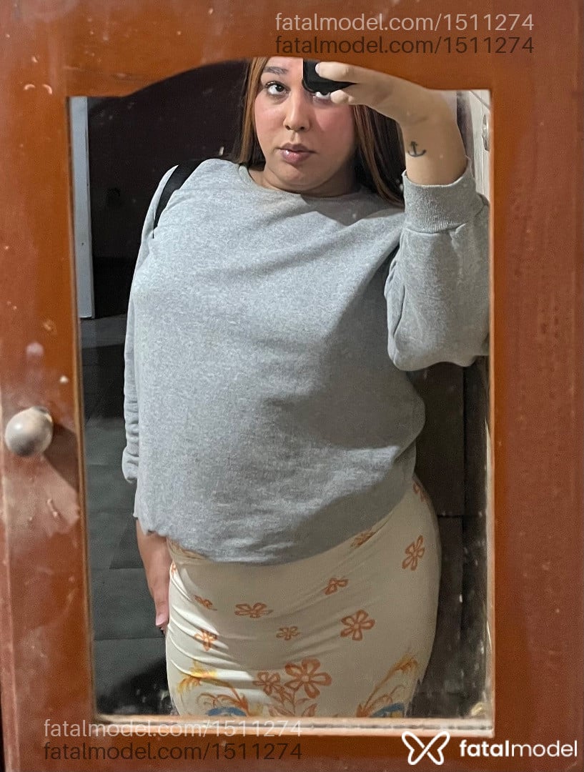 Acompanhante mulher trans com cabelo castanho de olhos pretos em Macaé - Antonella Araujo