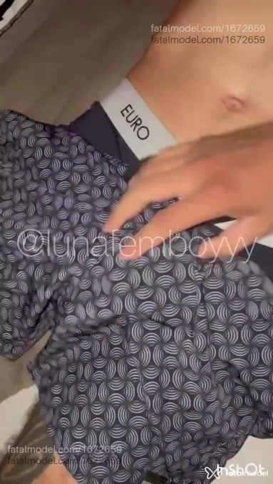 Acompanhante não-binário com cabelo castanho de olhos castanhos - Putinhaa Mamadoraa Acompanhante não-binário com cabelo castanho de olhos castanhos - Putinhaa Mamadoraa