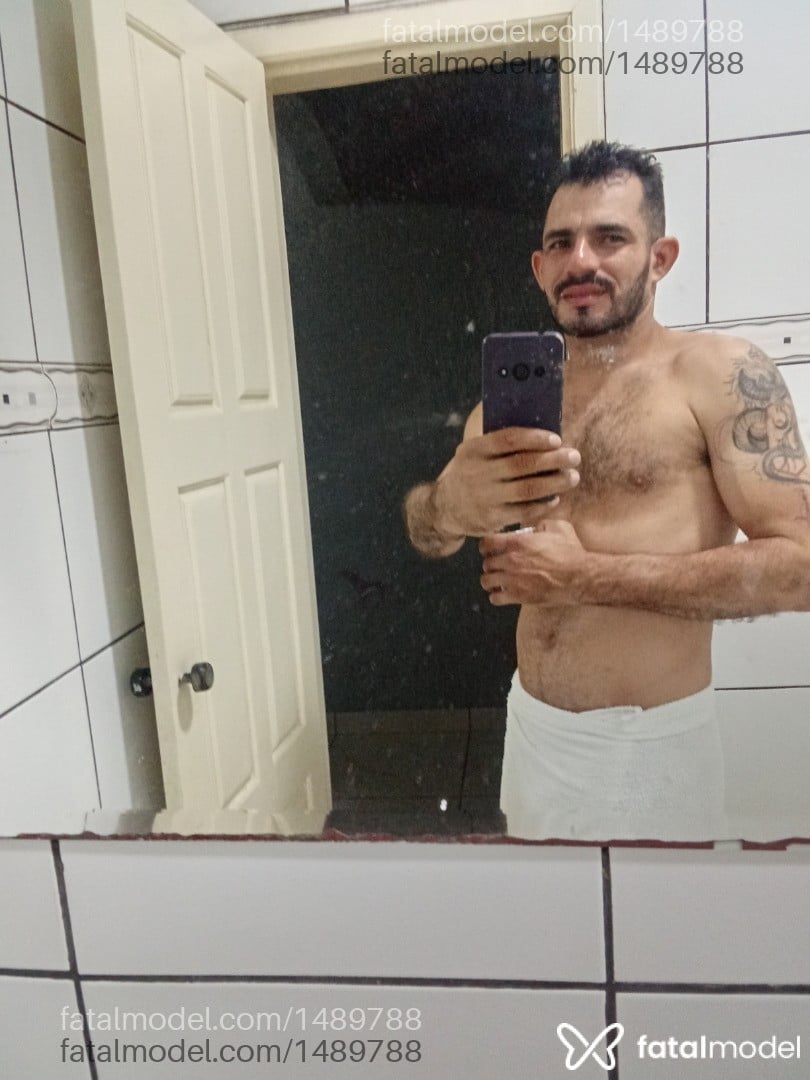 Acompanhante homem com cabelo castanho de olhos castanhos em Imperatriz - Eriksafado