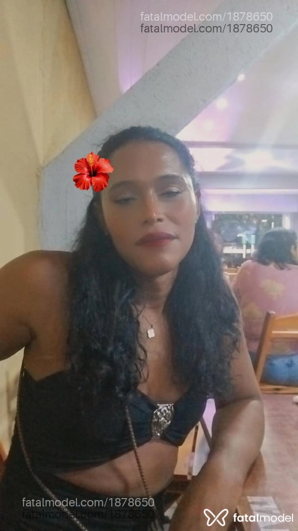 Acompanhante mulher trans com cabelo castanho de olhos pretos em Teresina - Aghatta Wolfman