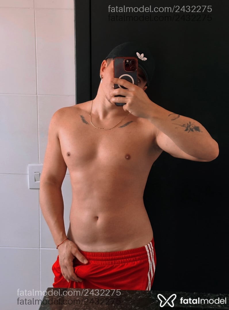 Acompanhante homem morena (o) de olhos castanhos em Cascavel - Matheus Avellar