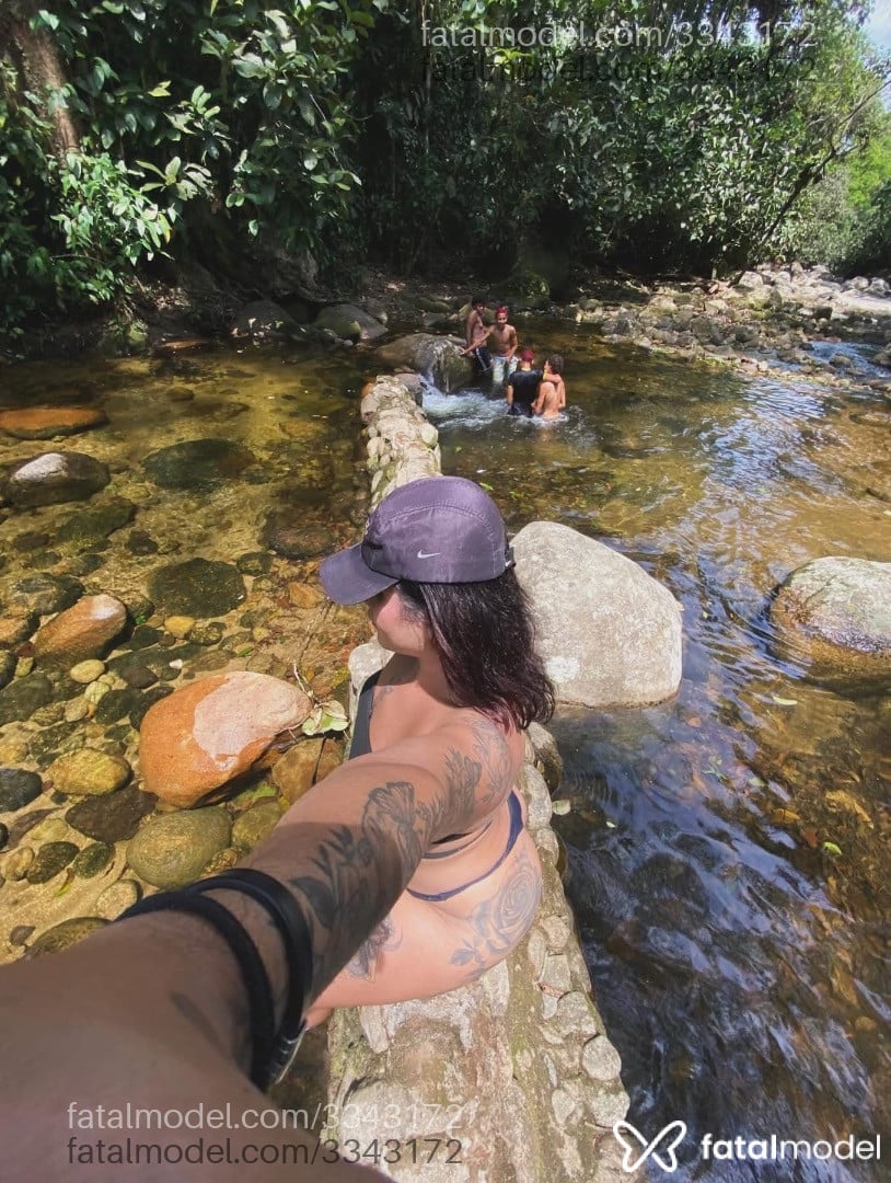 Acompanhante mulher trans morena (o) de olhos castanhos em Duque de Caxias - Giovana Souza