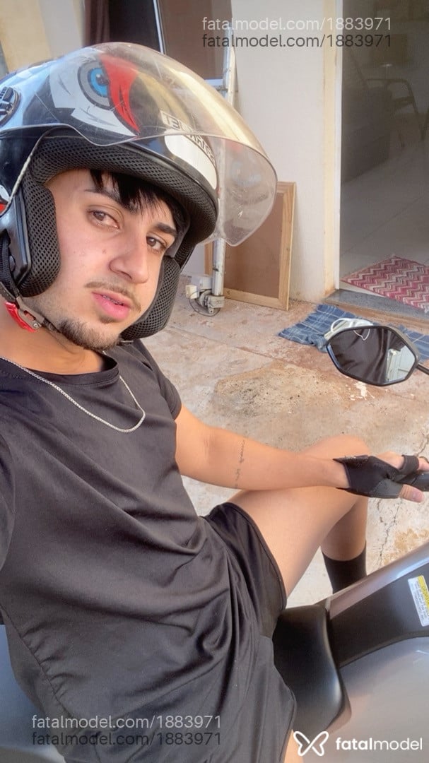 Acompanhante homem com cabelo castanho de olhos castanhos - Marcos Acompanhante homem com cabelo castanho de olhos castanhos - Marcos