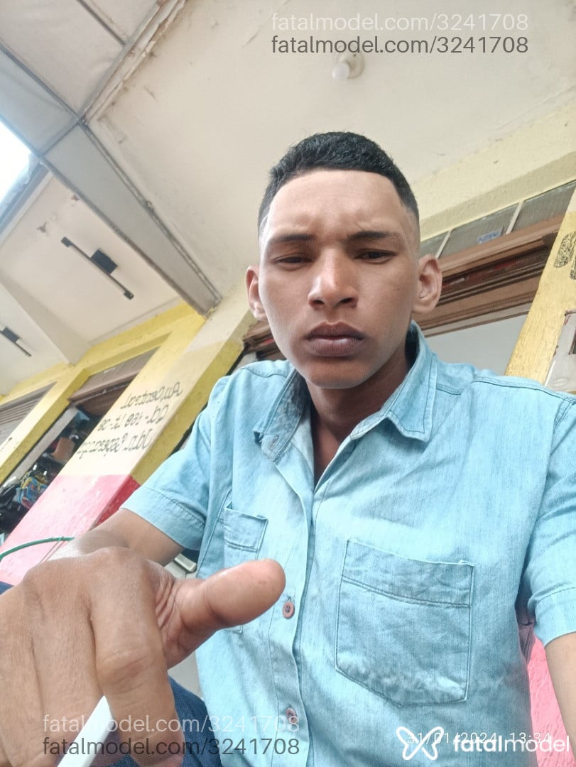 Acompanhante homem morena (o) de olhos castanhos em Uberlândia - Jackson