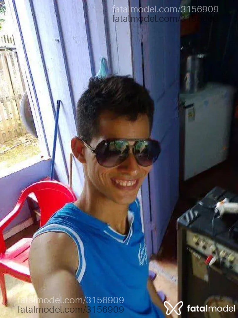 Acompanhante homem com cabelo castanho de olhos castanhos em Buritis - Nilsinhopirogudo