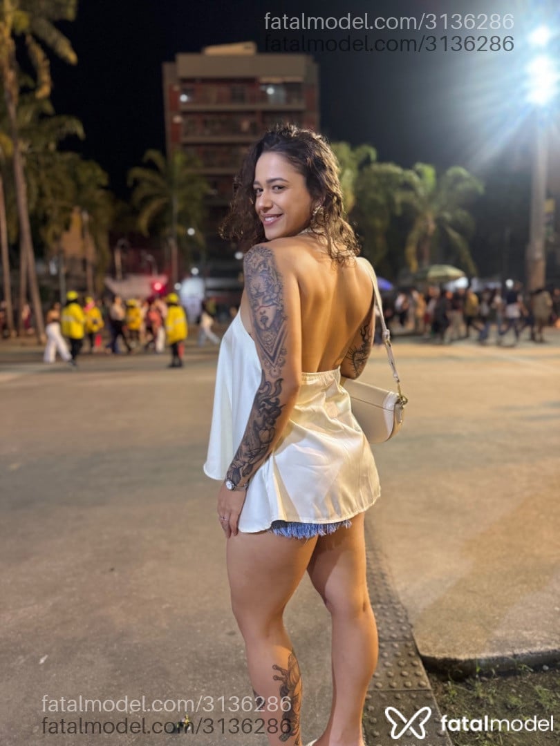 Acompanhante mulher com cabelo castanho de olhos verdes em Rio de Janeiro - Miaastrix