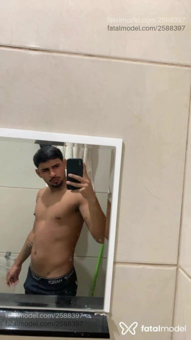 Acompanhante homem com cabelo castanho de olhos castanhos em Florianópolis Acompanhante homem com cabelo castanho de olhos castanhos em Florianópolis - Silvalins